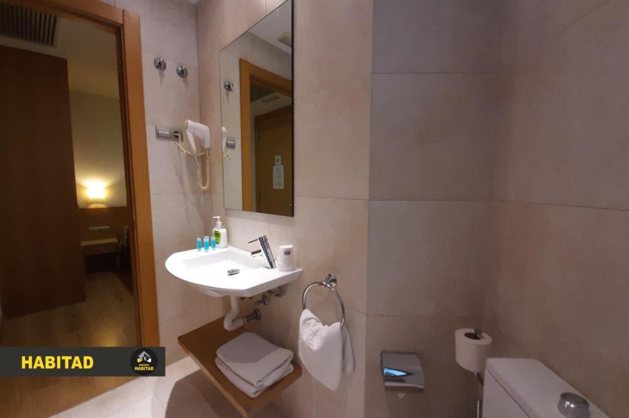 Hostal Rambla Sant Boi de Llobregat Luaran gambar